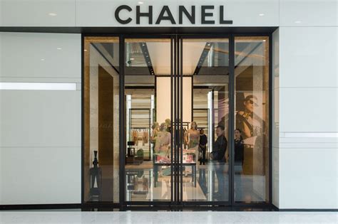 “Chanel” แบรนด์แฟชั่นสุดหรูจากฝรั่งเศส ที่ Emquartier